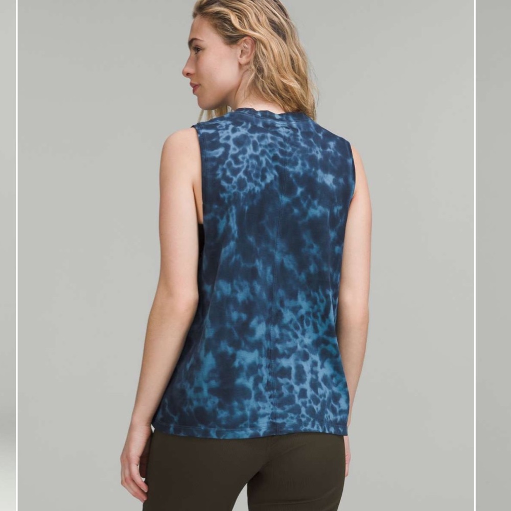 LIKE NEW lululemon All Yours Tank Marmoleado Tie Dye Soft Denim True Navy Size 4 - Picture 7 of 7